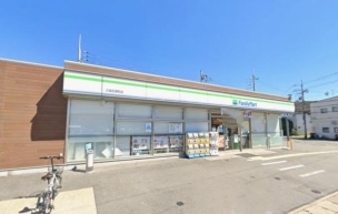 【コンビニ】ファミリーマート久我石原町店 114m・徒歩圏内にコンビニがあり、急な買い物にも対応できます! 周辺環境